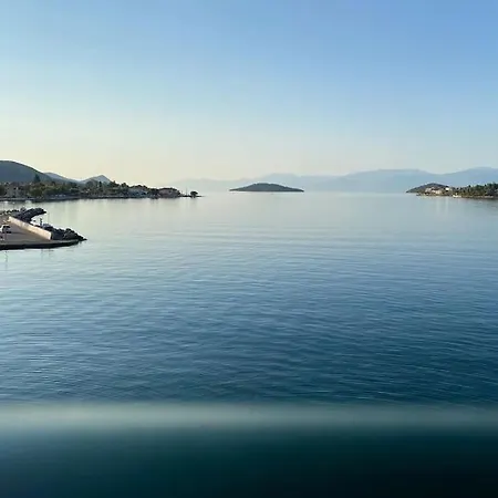 Seaside In Glyfada-trizonia Appartamento *